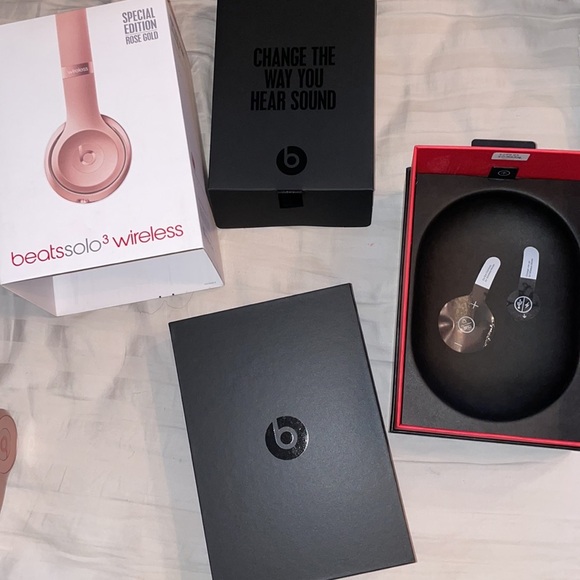 Beats solo 3 wireless special edition rose gold headphones •READ DESCRIPTION• - Picture 11 of 16